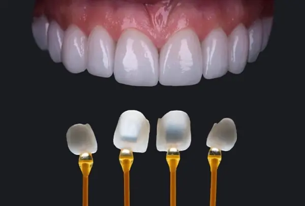 bằng cách di chuyển một vật chỉ thị